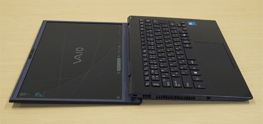 VAIO F14 2025年モデルの180度フルオープン構造
