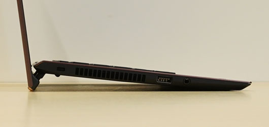 VAIO SX12 2025年モデルのチルトアップヒンジ構造